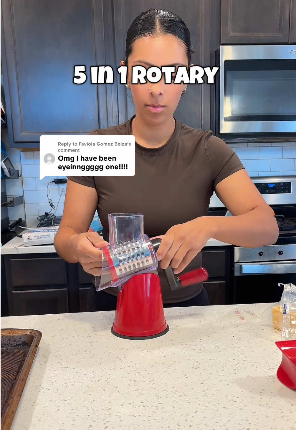 Replying to @Faviola Gomez Beiza #cheesegrater #tiktokshopfinds #rotarycheesegrater #kitchenmusthaves #kitchengadgets @Geedel Kitchen 
