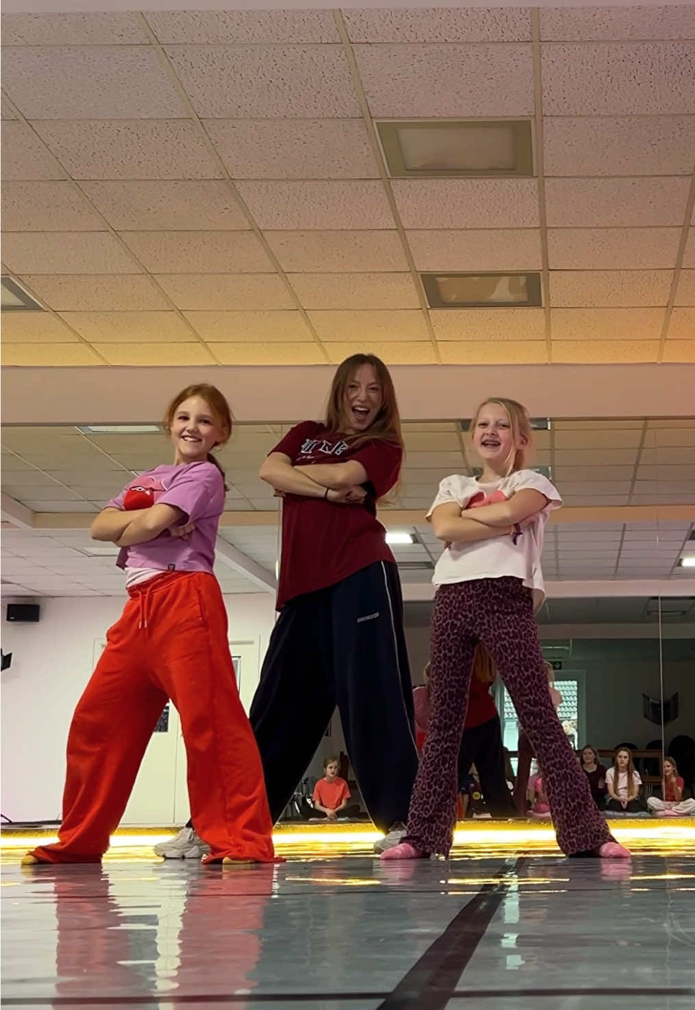 Einfach nur pure Freude mit meinen zwei kleinen Tanzmäusen 💕 Enie & Paula ihr seid der Wahnsinn! 💃 Choreo by @sophia.kumbartzky  Song by @kybba_  #dance#dancingkids#dancer#dancing#dancingschool 