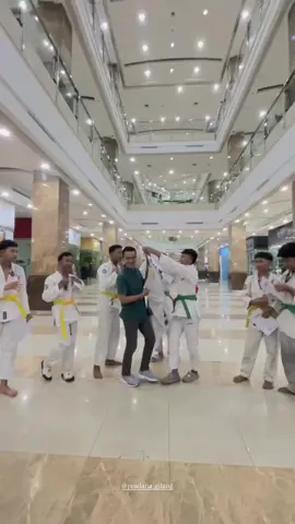 3 emas tak traktir richeese level 5 2 ekor rek. kok beneran 3 emas.