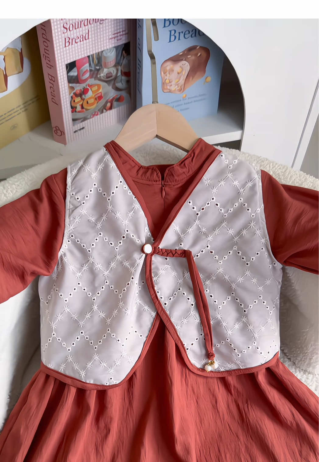 Ga nyangka dress nya sebagus itu 😍 (vest nya bisa dilepas pasang ya) #dress #dressanak #dresscantik #dresslebaran 