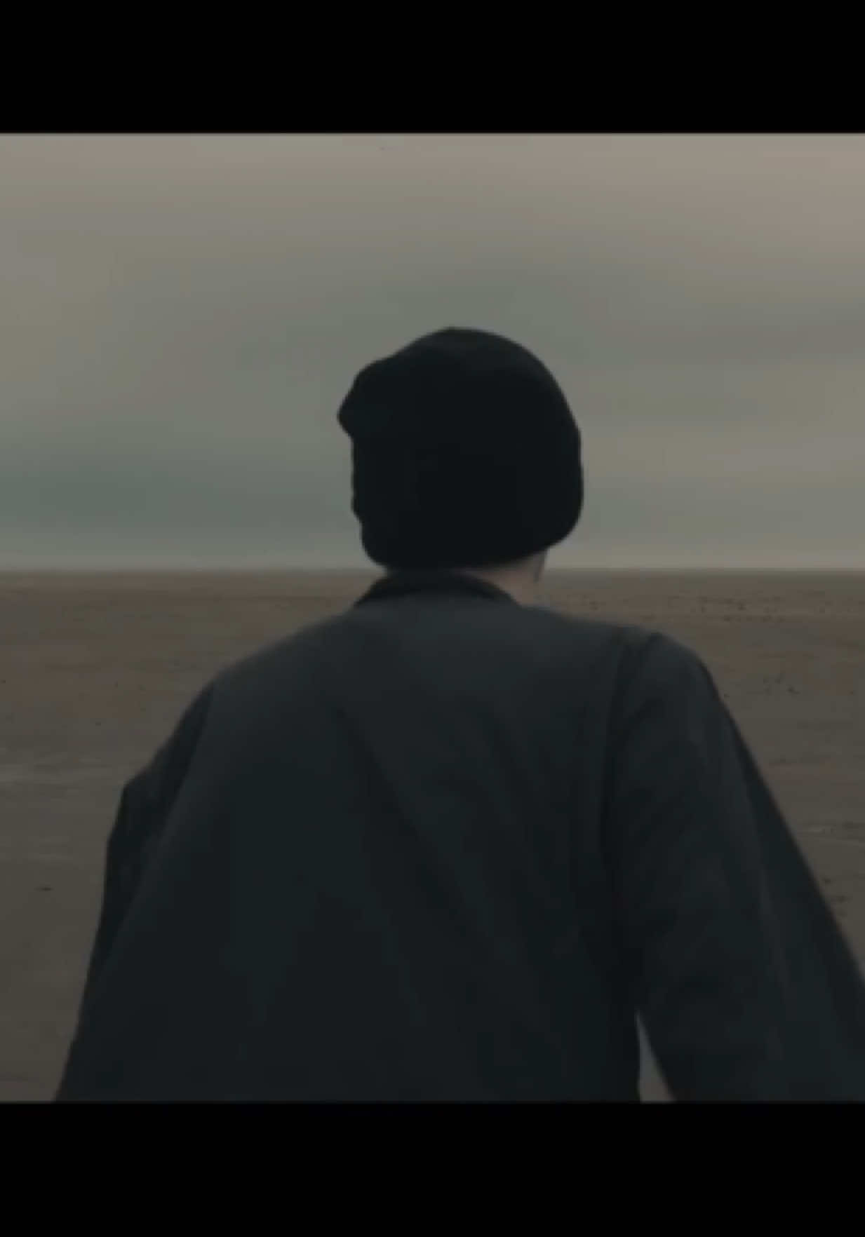 I think it’s safe to say they were successful, miserable and bleak are some of the words that come to mind when I think about ‘Fall for me’. Shaun Hodson is a legend to our fandom I hope he feels the love  🙌🏻 This will be the last clip from the interview I’ll be sharing, I highly recommend watching the full interview with Hodson if you haven’t yet, it’s 1 hour and 28 minutes long and he shares a lot more in there about working with Sleep Token and his other projects. You can find it on Sleep Talkin’s YouTube account, make sure you subscribe to their channel too 🫶🏻 #sleeptokenworship #sleeptoken #sleeptokenband #sleeptokenvessel #fyp 