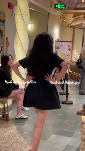 Đi như này là đi 2 hàng à các bác#tiktok #xhuong #vayxinh #thoitrang #setdoxinh 