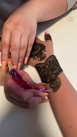 Henna 🤍 #satisfyingvideos #fyp #mehndi #viraltiktok #bookappointment 