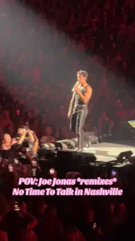 @joejonas loves a good lyric remix! It’s fine y’all he still sounded incredible! I can’t imagine having to remember all the words when you have such an extensive collection of hits. He was so good! @Jonas Brothers @Nick Jonas @Kevin Jonas #nashville #concert #jonasbrothers #remix #lyrics 