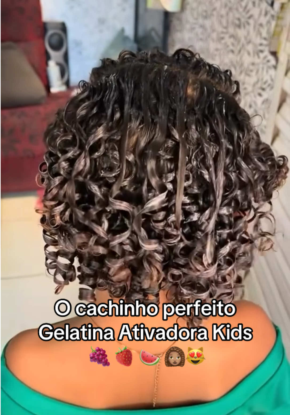 O cheirinho é o melhor 🤌🏻😻 gelatina kids com hidratante. #cachinho #curlyhair #vaiprofycaramba #kids #cachos 