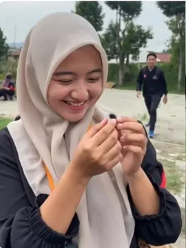 #kucung lucu#kucing lapar#ulat bulu#ulat ompong. 