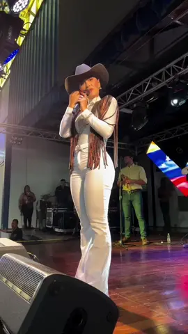 Milena Benites 🤍✨🎶