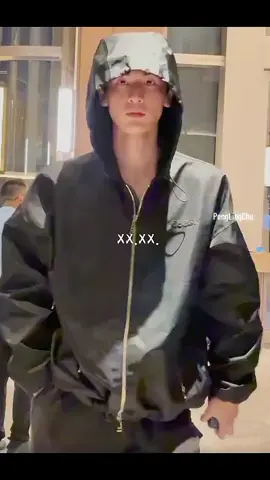 Ayo Siapa yang Suka dengan Style Linghe Pakai Celana pendek dan T-shirt oblongnya..? Ngacung yaach 🫠😅😍 #zhanglinghe 