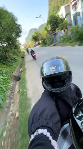 thấy bảo nhạc này hợp ghép đi phượt :))  #taxua #travel 