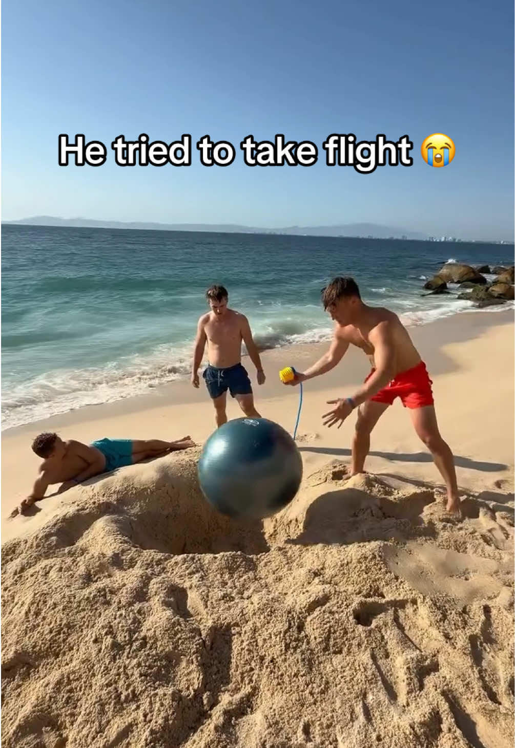 My ACL would’ve been GONE 😭💀 (via dylan_chamb/IG) #beach #jump #fail #trickshot 