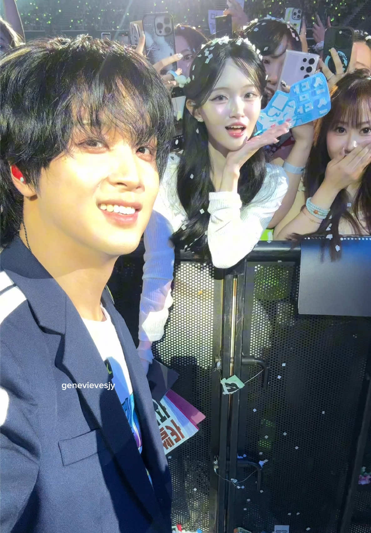 made this sign without hoping for anything but thank u lee haechan🥹😭🫳🏻🐻