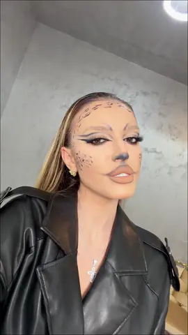 Am dat start seriei de machiaje de Halloween!🎃  #angimachiaza #makeup #makeuphalloween 