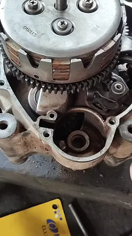 cara memasang per engkol motor Jupiter z #otomotif #mekaniktiktok #bengkelmotor 