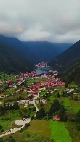 Trabzona  kiminle beraber gitmek isterdiniz etiketleyin...📍Trabzon- Uzungöl #trabzon #uzungöltrabzon #karadeniz #keşfetteyizzz 