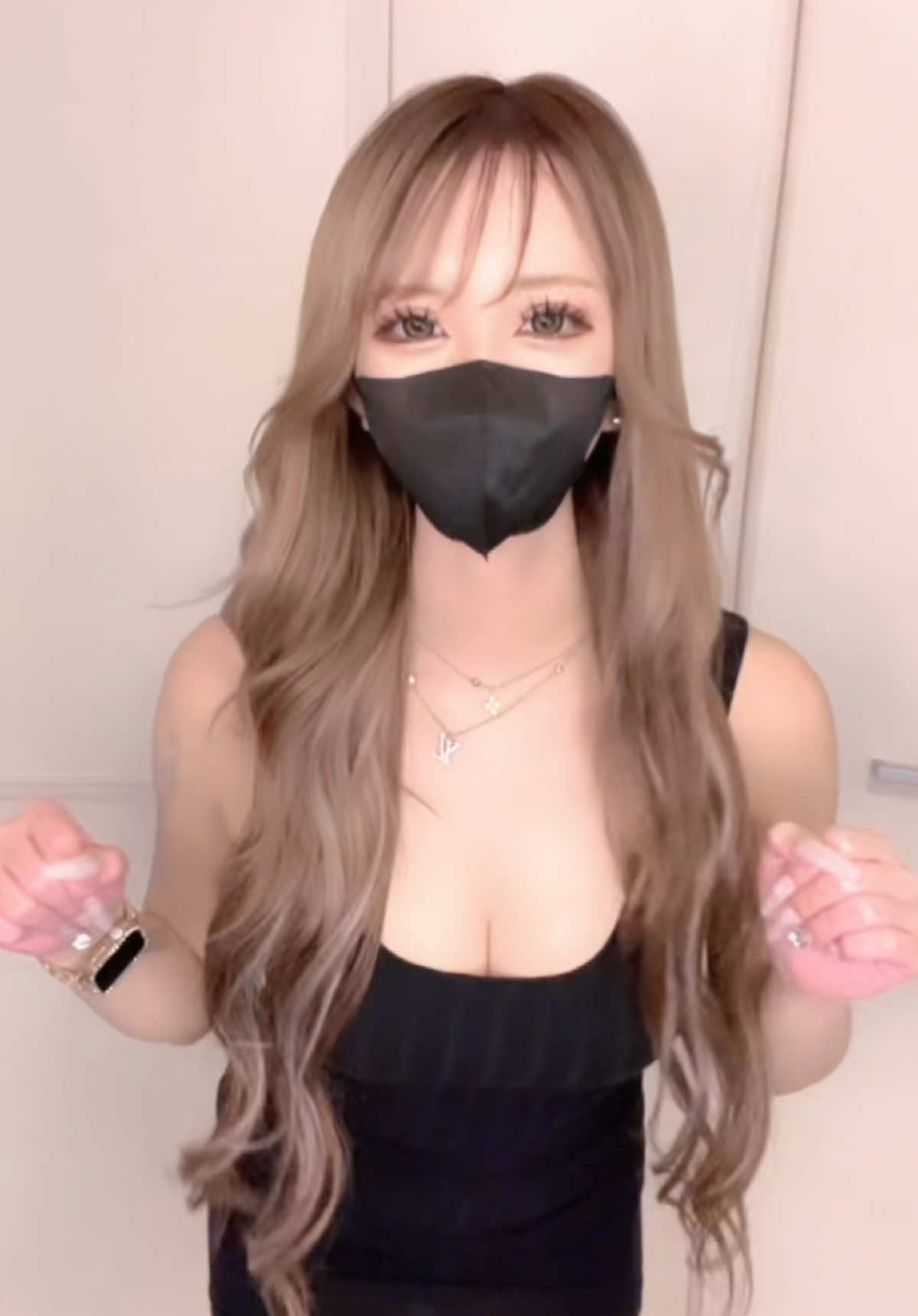 お酒呑みすぎでこんなわがままボディーになってしまった…😫 お酒辞めたい🫩🫩💗 前の投稿のやつの後に撮ったから初めの手同じになってんのやめて笑笑 #お酒辞めたい#体痩せる方法#むちむちボディ#バズらせてくれ
