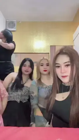 NomnomaN Cafe ladies #fyp #foryoupage #viral #babat #karaoke