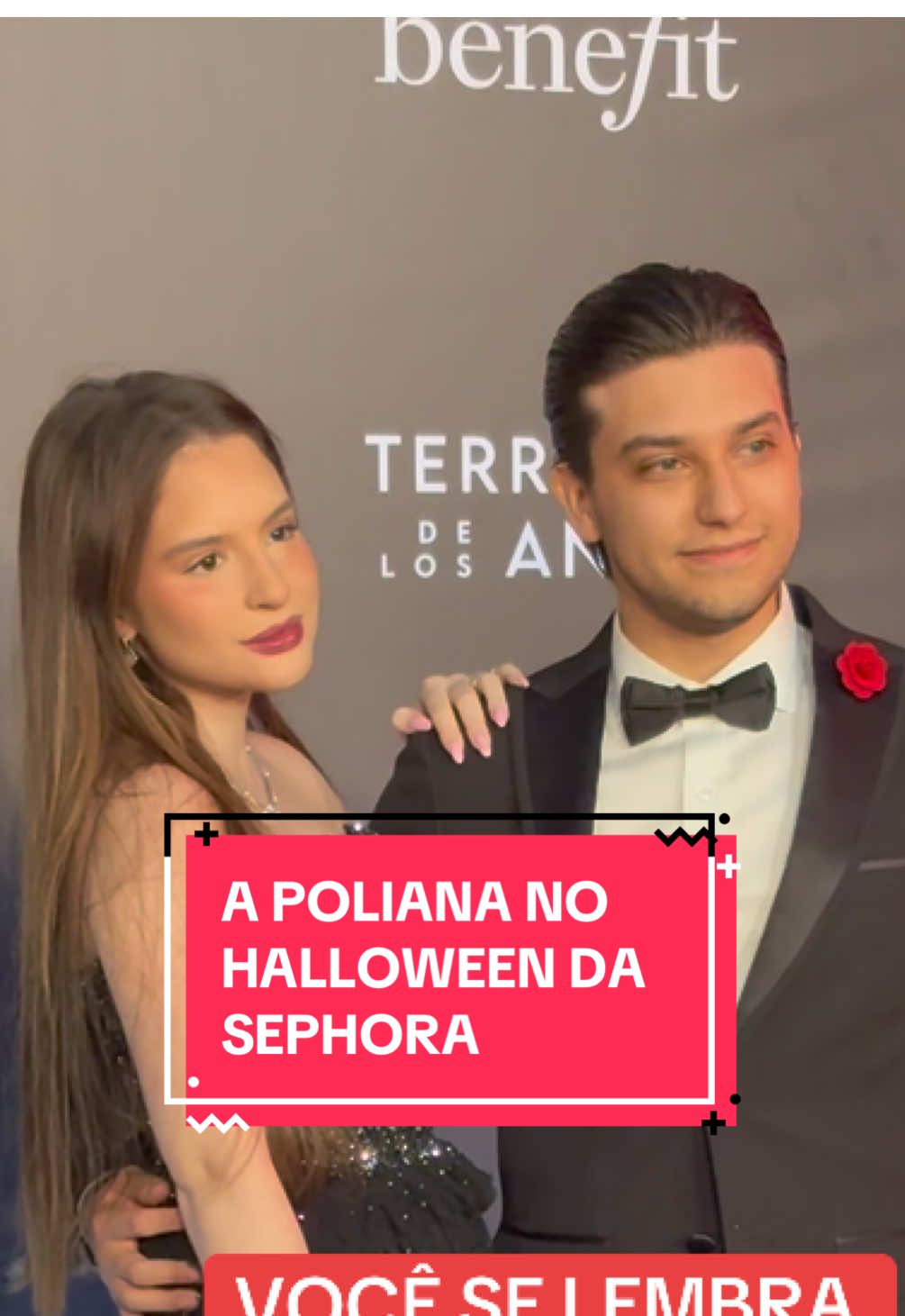 Sophia Valverde, a Poliana, chega no Halloween da Sephora com seu esposo. #famosos #halloweenlook #halloweendasephora #famosostiktok #polianamoça 