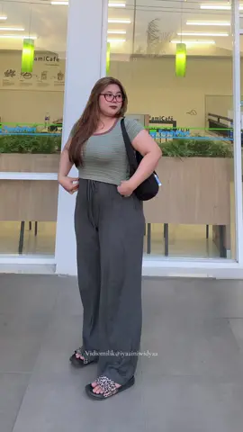 Gendutnyaaa akuuu😭😭🥹☹️ #cewegemoy #ootdbigsize #outfit #outfitbigsize 