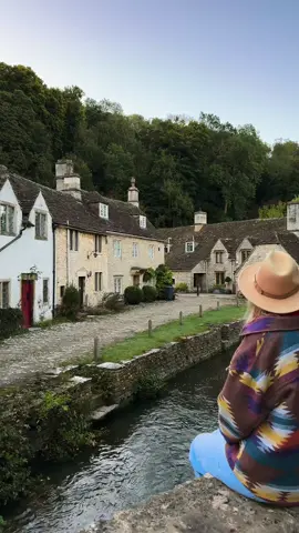Cozy Moments from Castle Combe 🍁☺️ #autumnvibes🍁 #castlecombe #travelengland #visitengland 