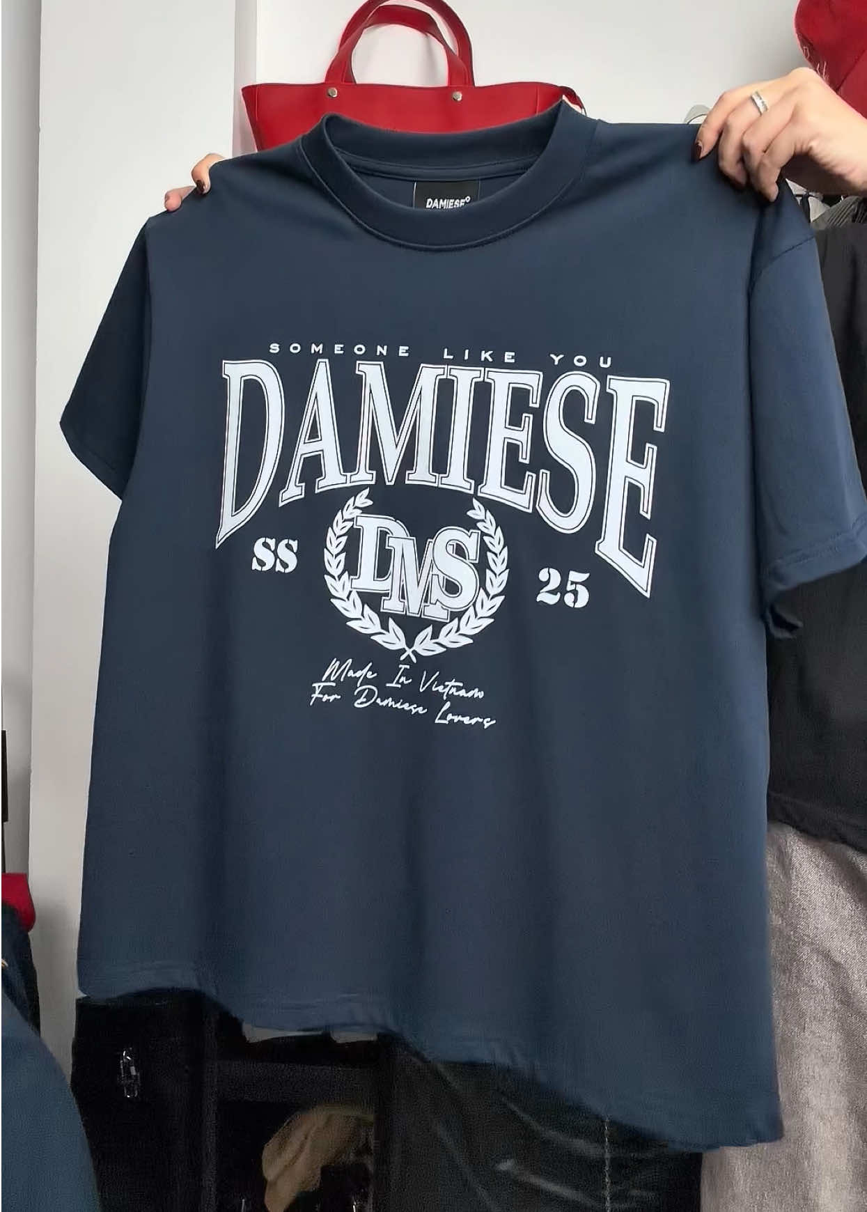 Dừng lại chút ngắm áo này thấy xinh mua lun #xuhuong #phoidoxinh #macdepmoingay #fypシ゚ #OOTD 