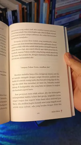 Setiap kalimat di buku ini kayak pelukan hangat di tengah badai hidupmu. #deusubiest #salveolivia #bukurohanikatolik #gerejakatolik #katolik 