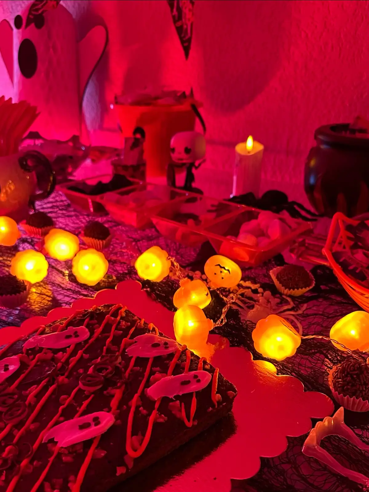 #halloween #halloweenparty #halloweenmakeup #anabelledoll #halloweendecor 