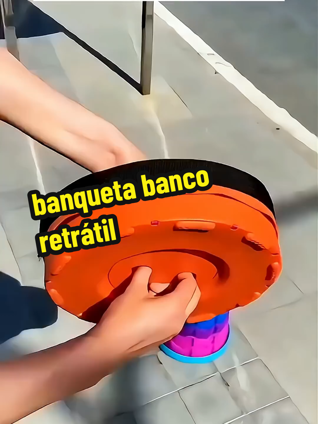 Banquinho portátil e dobrável ❤️