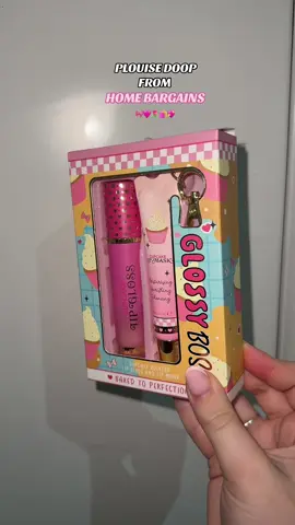 £1.99 apparently this cupcake one is the nicest 🫶🏻what’s your fav? #stockingfillers #homebargains #cheapproducts #homebargainshaul #doop 