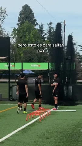 Hahaha lil jokes at the Chilean creator national team training @seleccioncreadores.cl #futbolchileno #futfem #santiagodechile 