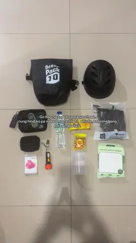 na para bang sa school sya nakatira.. pero mabuti na ang handa. 🙃  Go Bag Essentials: •Flashlight  •Whistle •Emergency Blanket  •Toiletries  •Water •Food  •extra clothes  •Towel #GoBag #gobagessentials #lindol 