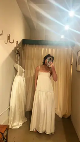 the first fitting!! 😭 I want to go back #daniellefrankel #weddingdressshopping 