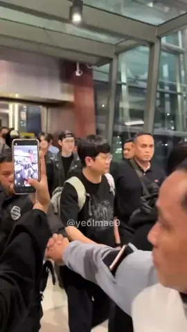 mereka uda mau pulang ke korea njin, huhuhu sedih banget mereka cuma 2 hari disini next time ke sini lagi yaa #enhypen @enhypen 