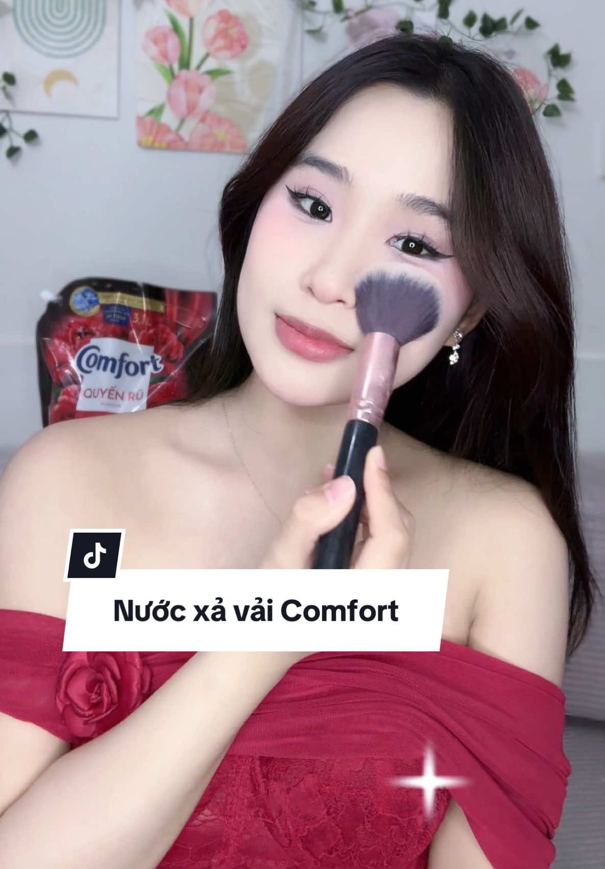 Mùi thơm đúng là điểm nhấn, mọi người công nhận với tui không. Bí quyết để luôn thơm của tui là em nước xả vải Comfort hương nước hoa này đây #Comfort #ComfortHuongNuocHoa #Nuocxavai #HợptáccùngUnilever #DanDuEmVaoLong