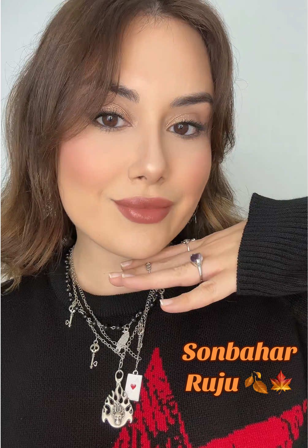 Kızlar sonbahar ruju arayanlara amme hizmet yapısı kaymak gibi rengi şahane Beaulis Slick Shine-Shadow Cocoa 🤎🍂 Bayılma geçirdim 🌿 #gratis #beaulis #ruj #lipstick #lips 