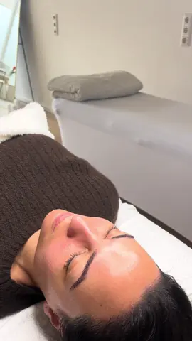 Der natürliche Glow nach der Ausreinigung 🧊🤍 #duisburg #nrw #fyp #fürdich #kosmetikstudio #beauty #glasskin 