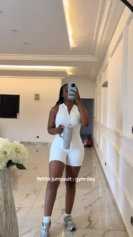 Because the white jumpsuit is so perfect #activewear #vlonesiebrand #abidjan #worldwide 