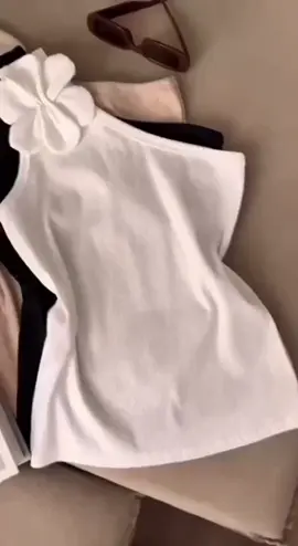 ✨️Dê uma olhada em Blusa Feminina de Alça Única com Detalhe de Flor blusa mula manca blusinhas femininas da moda blouse por R$25,33. - ID DE COMPRA: BQL-MDX-CBX 💰 Compre aqui: https://s.shopee.com.br/7pkkkYn3Fw #shopee#modafeminina#blusa#mangaunica#flor