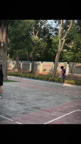 Ngô Gia Bảo - 2009 là một đối chuyền trẻ tài năng của bóng chuyền THPT Thạch Bàn. Anh cao 1m75, tầm cắt 7,5m. Mỗi cú đập bóng của anh đều thể hiện sức mạnh và quyết tâm, khiến người xem phải thán phục. #xh #bongchuyen #thptthachban 