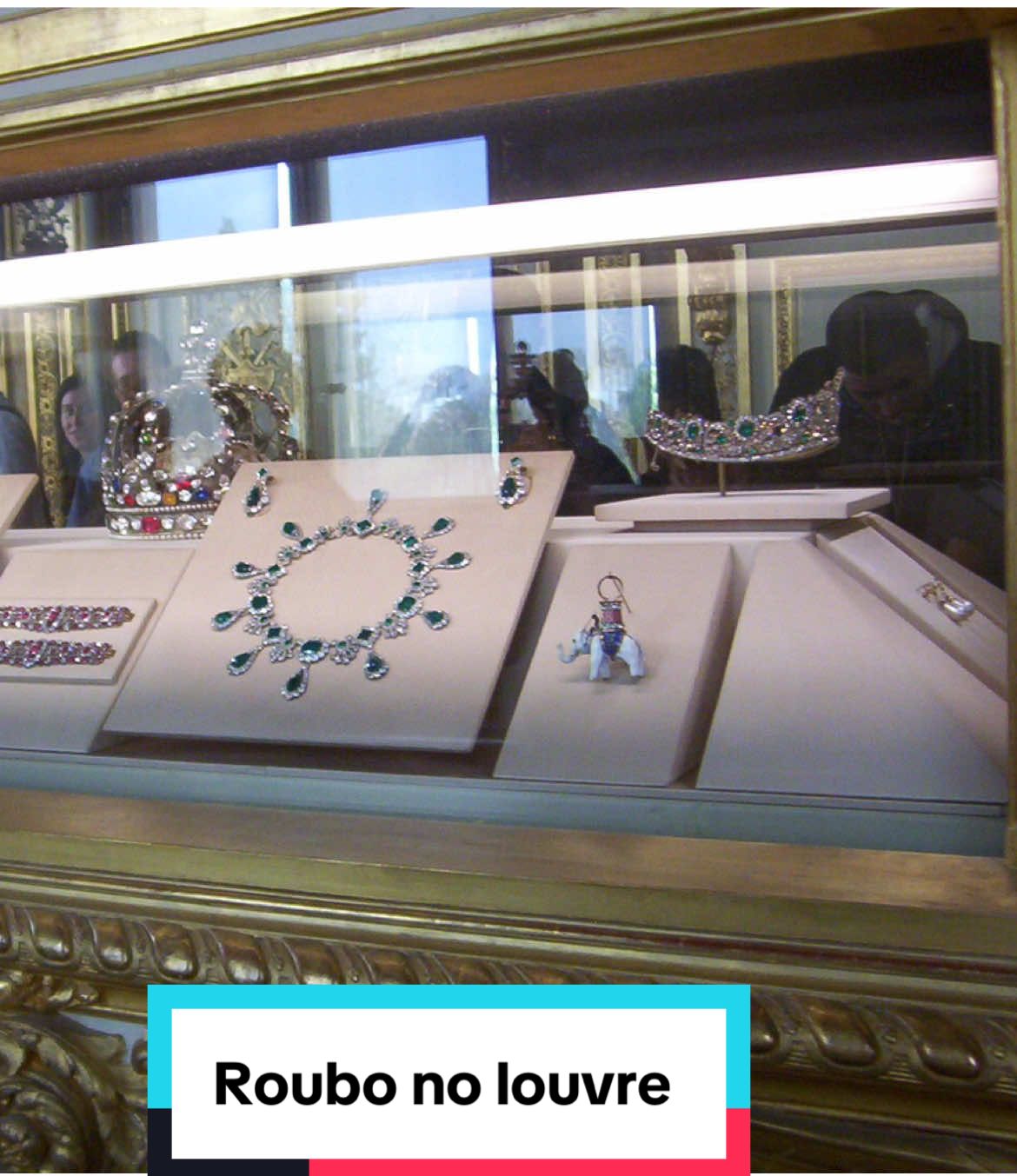 Roubo no louvre  #noticias #museus #louvre #cultura 