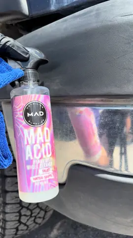 Watch how fast MAD acid removes stuck on water spots! #maddetailing #tiktokshop #madacid #cardetailing #waterspots 