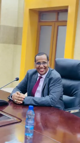 Madax ku xigeenka Dowladda Puntland Mudane H.E Ilyas Osman Lugatoor ayaa Qasriga Madaxtooyada Puntland kulan ku saabsan xaalada gobolka Mudug kula qaatay masuuliyiinta gobolka Mudug iyo qaar ka mid ah Golaha Wasiirada.