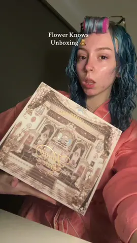 @Flower Knows Makeup Flower Knows this years bestsellers and the new collection 'The Sweetie Bear' (Products below in order) : • The sweetie bear collection setting powder charm creamy pink • Butterfly Cloud Collar Collection liquid eyeliner in black • The sweetie bear collection coating lip jelly jeoi fluffy toast • The sweetie bear collection 6-colour makeup pallete 02 strawberry milk • Strawberry cupid collection cake lip cream vo5 pineberry • The sweetie bear collection silk satin blush • Little angel collection embossed highlighter Lo3 Chanting Anthem • The sweetie bear collection hand mirror minty blue • The sweetie bear collection mini setting powder • The sweetie bear collection biscuit hair clip cocoa #flowerknows #flowerknowscollection #flowerknowsunboxing #makeup #fyp 