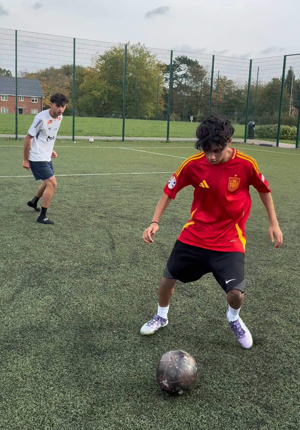 Crazy 1v1 football skill! 🤯🇧🇷 #footballtiktok #viralfootball #football #skills #footballskils 