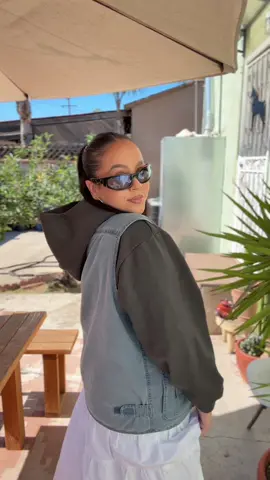 Today’s fit check featuring a special guest 🐾 Decided to style my Salomon’s with this skirt, what do we think? 🤭 #OOTD #falloutfits #fallfashion #fitcheck #outfitinspo 