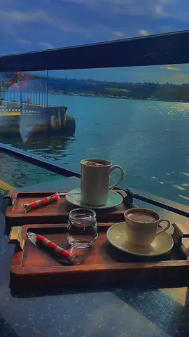 Zaman, bir öncelik meselesidir. Herkes değer verdiğine müsaittir. .. ᥫ᭡ ᥫ᭡🌺 Ne diyordu #ŞAİR 🖌️  #AŞKIN yaşı #KAHVENİN saati olmaz…. ☕️☕️