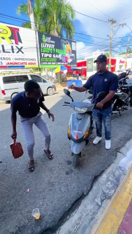 @La flipa mira el pobre mira el pobre 😂😂😂