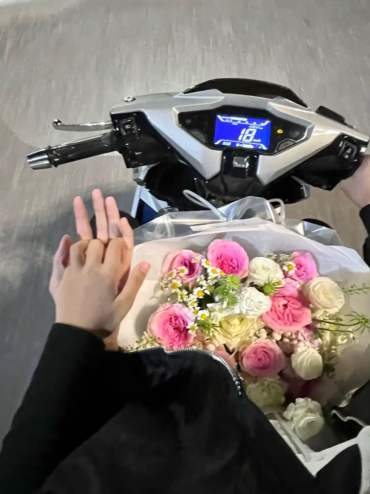 Cảm ơn em vì đã đến bên và đồng hành cùng anh. Mong rằng chặng đường sau này dù có bao nhiêu sóng gió chúng ta vẫn nắm tay nhau vượt qua.🤍❤️ #xuhuongtiktok #fyp #ngayphunuvietnam 
