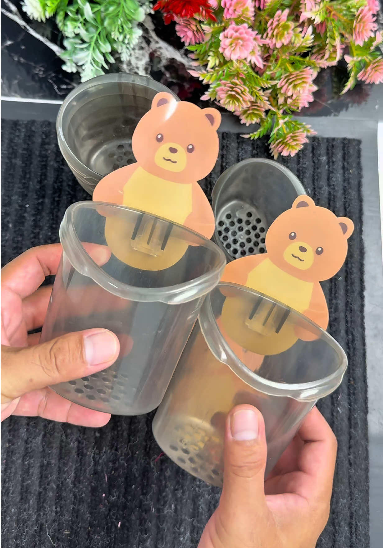 Ly gấu dán tường