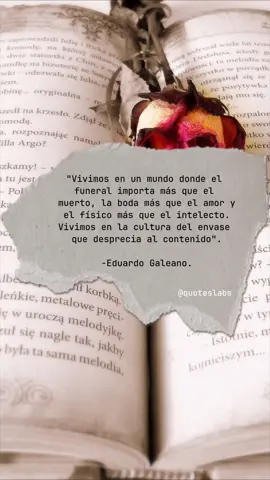 Celebramos apariencias, no verdades. Esta frase nos recuerda que el envoltorio no debería pesar más que el contenido. Lo real no siempre se muestra, pero siempre se siente. #eduardogaleano #reflexion #pensamientos #poesia #vida 