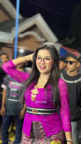 uasekkk dess🤩🔥💃 @desitaaptri🚩 #karnavalsuratmojokediri #dancer #fyp #karnavalsoundsystem #kediri24jam 